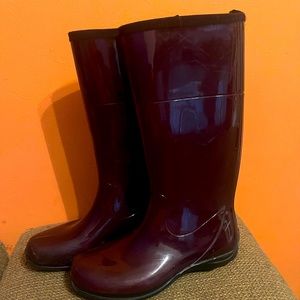 Kamik burgundy rain boots size 9